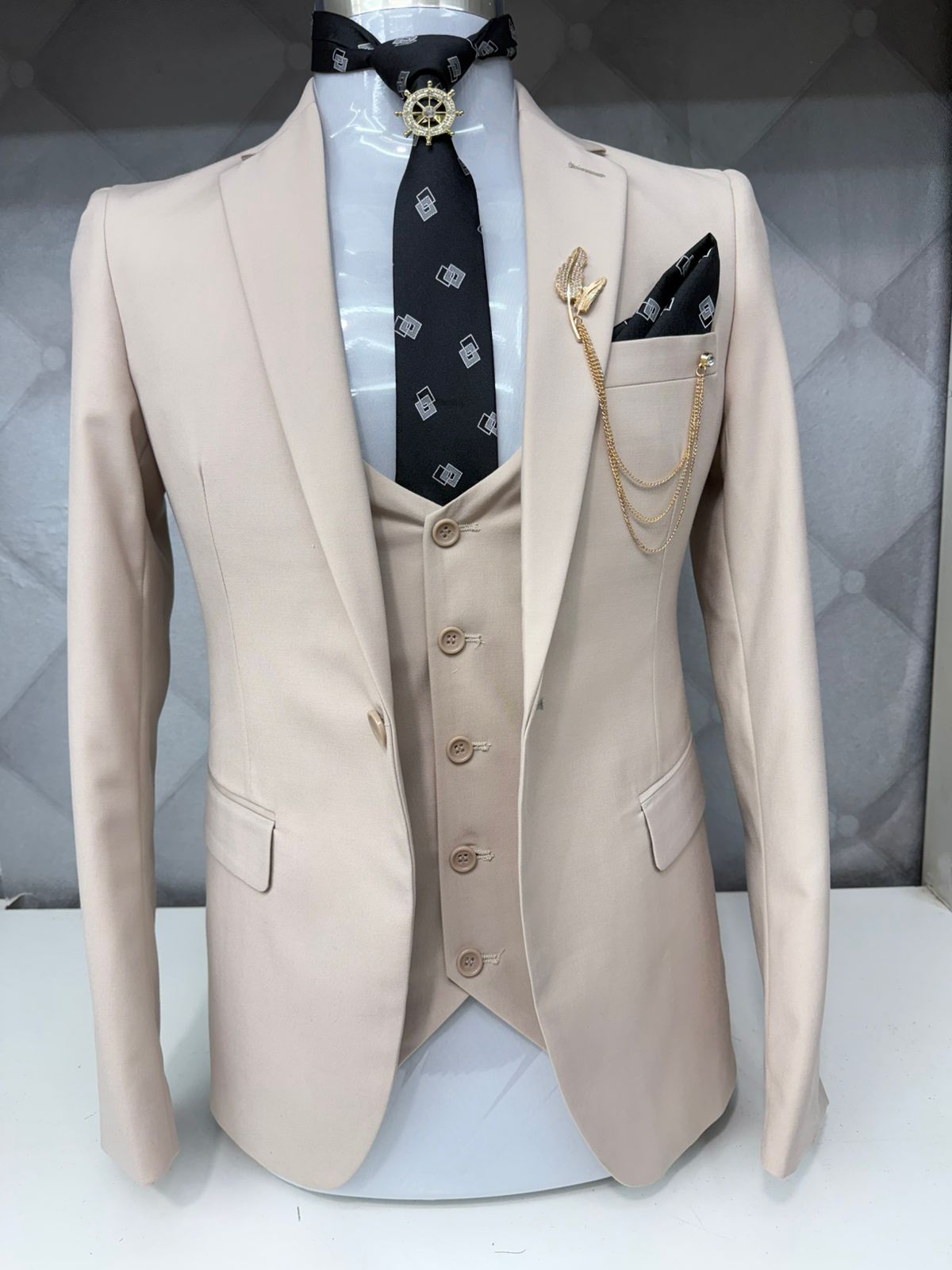 Elegant Three Pieces Suits - Image 3